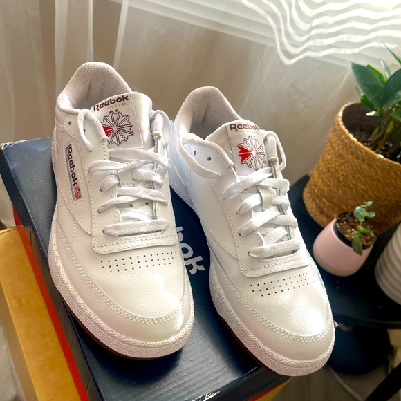 Reebok - Picture 2 of 3